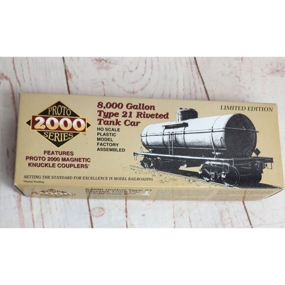 Proto 2000 Series 8,000 Gallon Type 21 Riveted Tank Car HO Scale Model Train - Picture 1 of 14